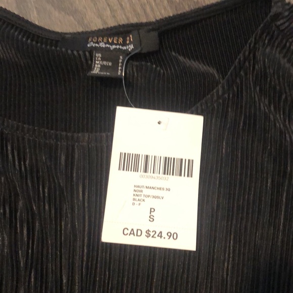 Black crop top - Picture 2 of 2